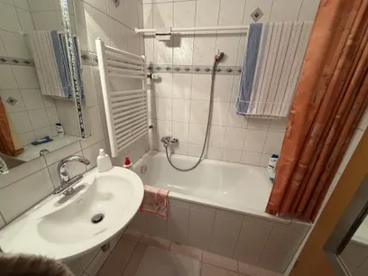 Badezimmer mit Wanne