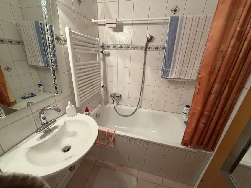 Badezimmer mit Wanne