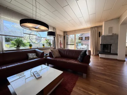 Wohnzimmer mit Terrassenaustritt
