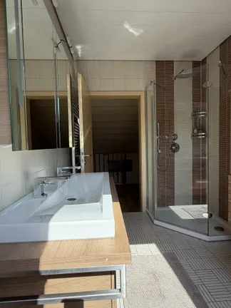 Badezimmer mit Dusche