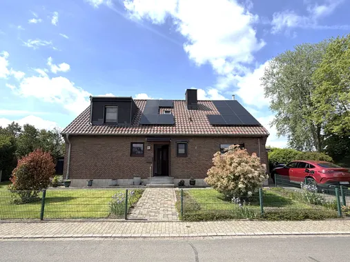 RESERVIERT! Ein Haus -soviele Möglichkeiten! Wohnen in Flüren