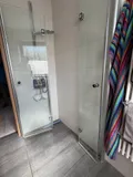 ...mit bodentiefer Dusche