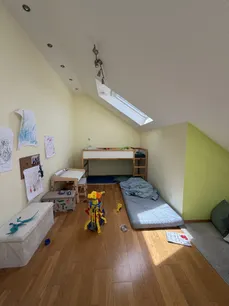 Geräumiges Kinderzimmer 