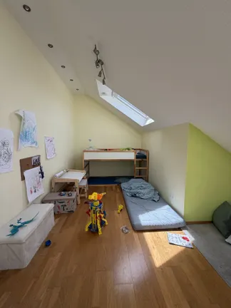 Geräumiges Kinderzimmer 