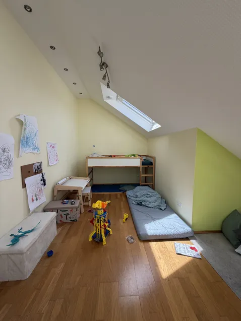 Geräumiges Kinderzimmer 
