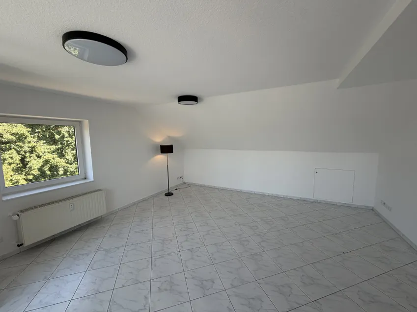 Wohnzimmer gefliest 