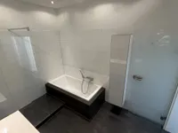 ...mit Badewanne...