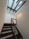 ...mit architektonischen Highlights (Empore & Balken)