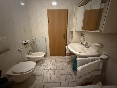 Badezimmer im Erdgeschoss
