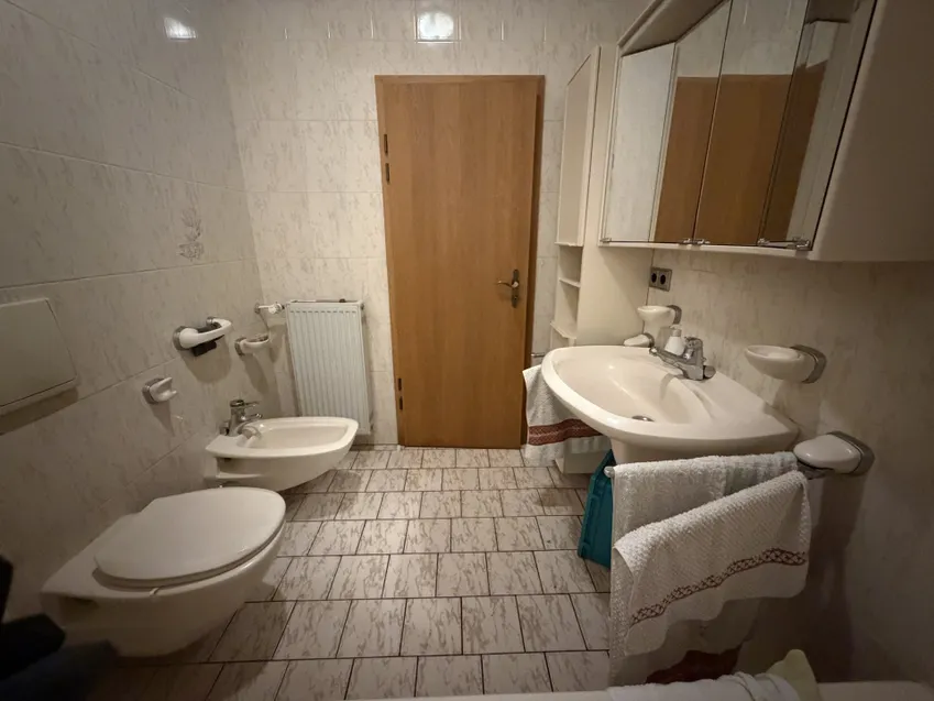 Badezimmer im Erdgeschoss