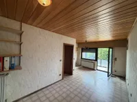 Schlafzimmer mit Balkonaustritt