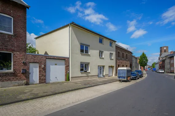 Familienhaus mit großzügigem Raumangebot und großem Garten in attraktiver Lage von Düren-Echtz