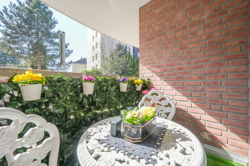 8 Überdachter Balkon