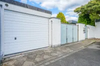 2 Garage und Rolltor