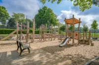 Spielplatz um die Ecke