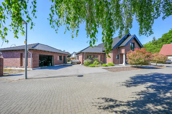 Design trifft Familie: großzügiges Familienhaus mit Herz, Stil und großem Grundstück