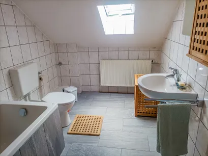 Saniertes Badezimmer DG