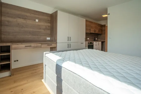 Frisch saniert, voll möbliert – dein kleines Zuhause mit Charme, Komfort und Blick ins Grüne