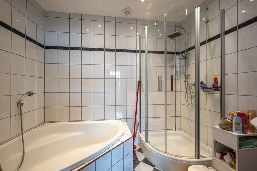 Badezimmer EG