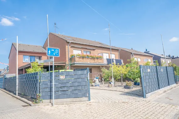 Wohnen, leben, genießen – Doppelhaushälfte mit Garten, Terrassen und Platz für die ganze Familie