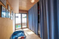 Zimmer mit Zugang Balkon