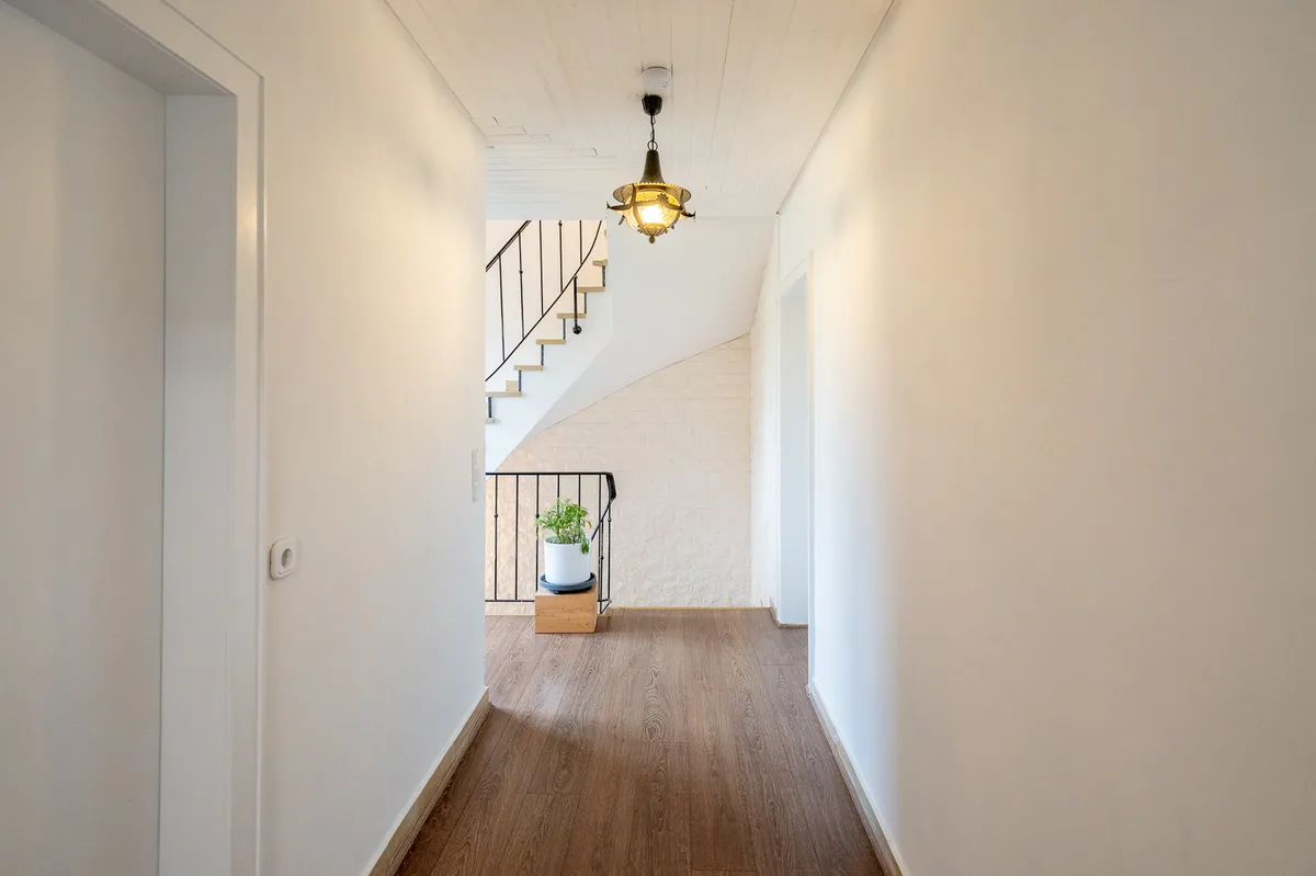 Flur _ Treppenhaus ins Dachgeschoss