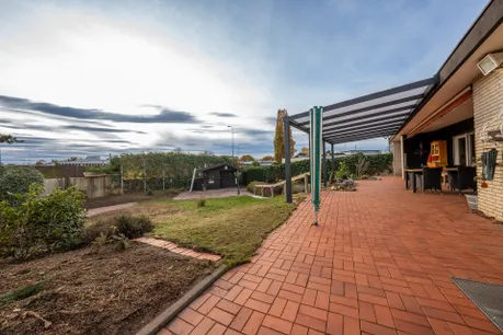 Terrasse mit Blick in den Garten
