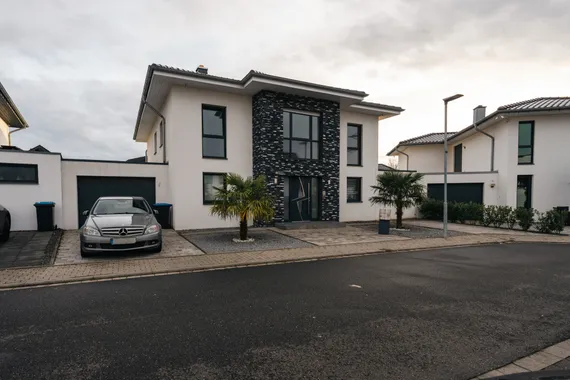 Exklusives Familienzuhause mit Pool, hochwertiger Ausstattung und luxuriösem Wohnkomfort