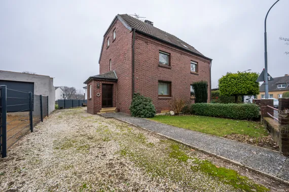 Neues Zuhause oder sichere Investition – Doppelhaushälfte mit Potenzial für Eigennutzer & Anleger