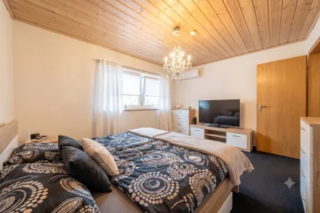 Elternschlafzimmer Hinterhaus KI generiert