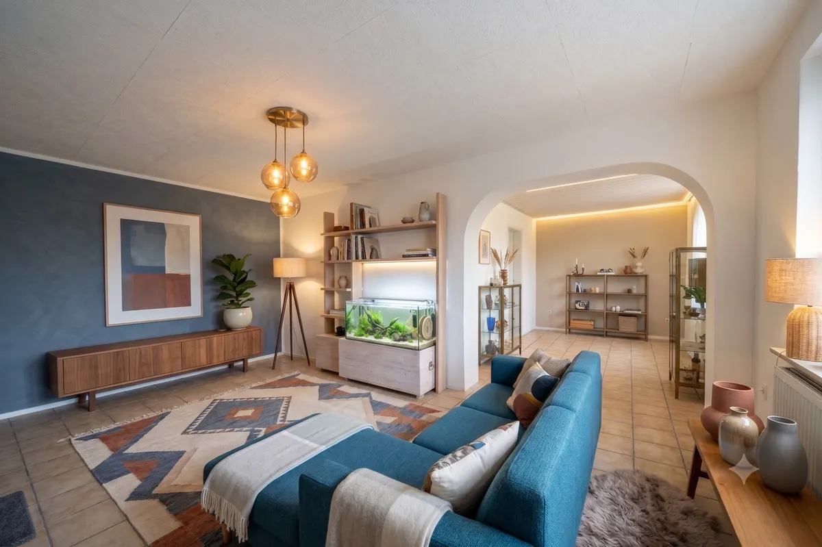 Wohnzimmer Vorderhaus KI generiert