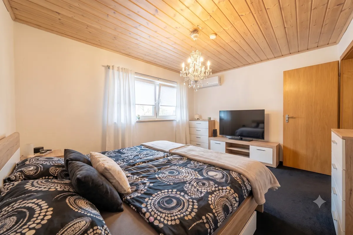 Elternschlafzimmer Hinterhaus KI generiert
