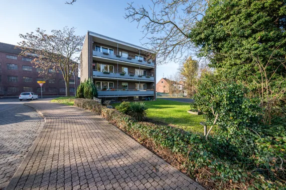 Vermietetes Mehrfamilienhaus in Top-Lage Wegberg – angrenzender Stadtpark, 3 Garagen inklusive