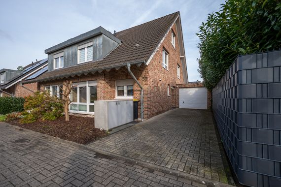 Wohnen, Entspannen, Genießen auf 132m² Wohnfläche: Doppelhaushälfte mit Garten, Sauna & Dachstudio