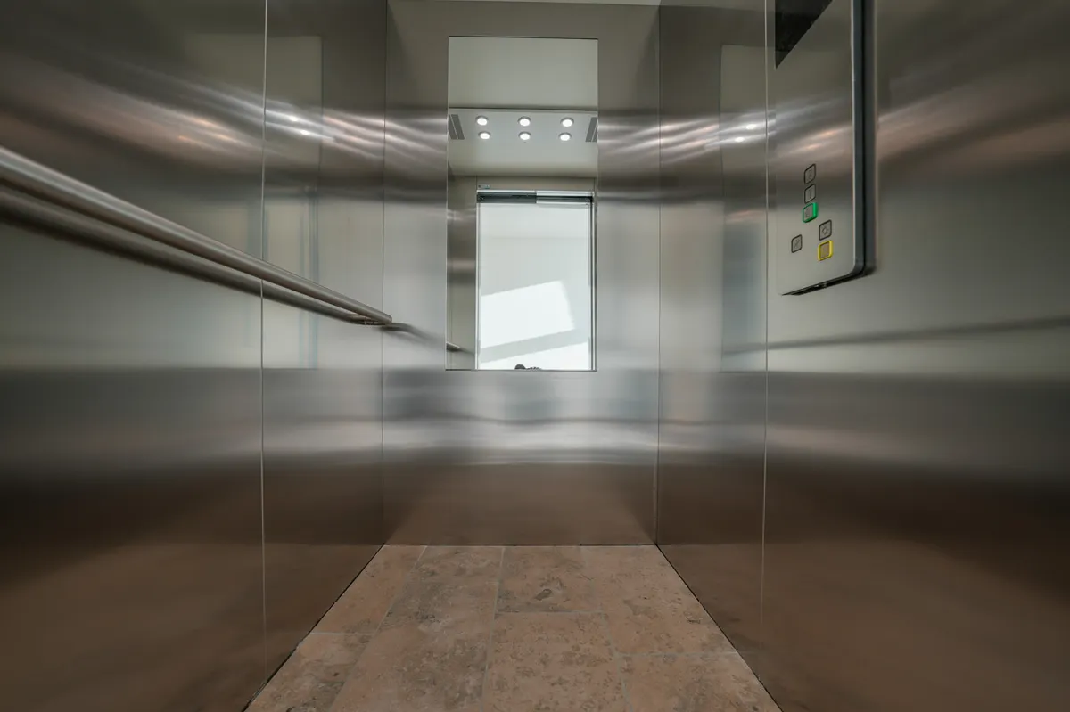 Aufzug in das 1. Obergeschoss