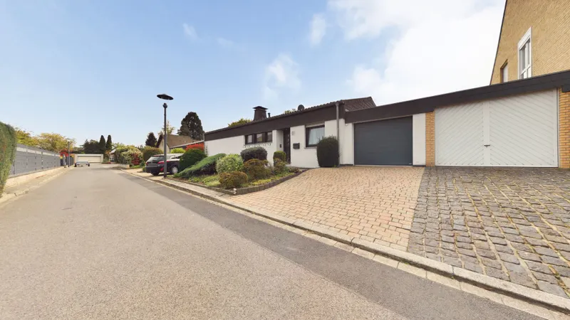Hausansicht___Garagenzufahrt