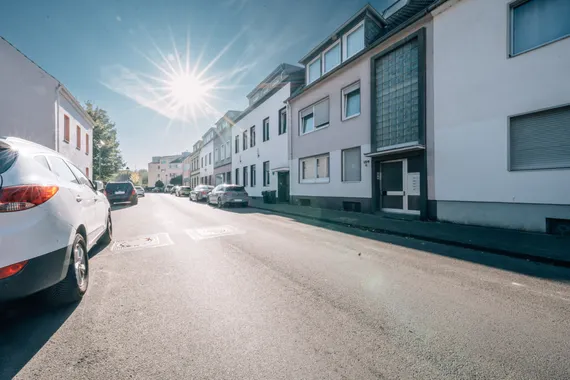 MFH mit 4 Einheiten - Südbalkone - 34.776 € Jahresmiete und 4% Rendite