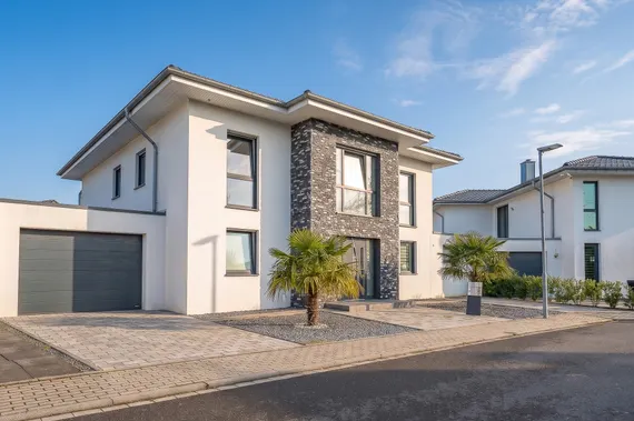 Exklusives Familienzuhause mit Pool, hochwertiger Ausstattung und luxuriösem Wohnkomfort