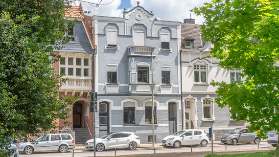 Charme trifft Flexibilität: Stadthaus mit idyllischem Garten und vielseitigen Nutzungskonzepten