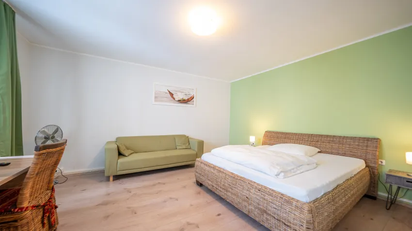Zimmer 1 Wohnung 1. OG