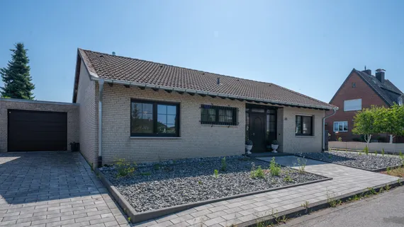 Wohnen auf einer Ebene: Gepflegter Bungalow mit sonnigem Garten & viel Privatsphäre