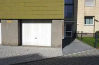 Garage  und  Hauseingang