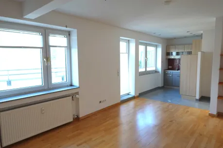 Wohnbereich - Blick Richtung Küche