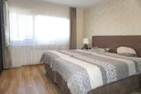 Großes Schlafzimmer