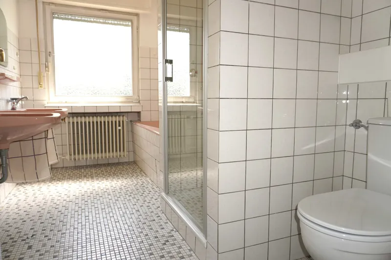 OG - Bad (Wanne+Dusche)