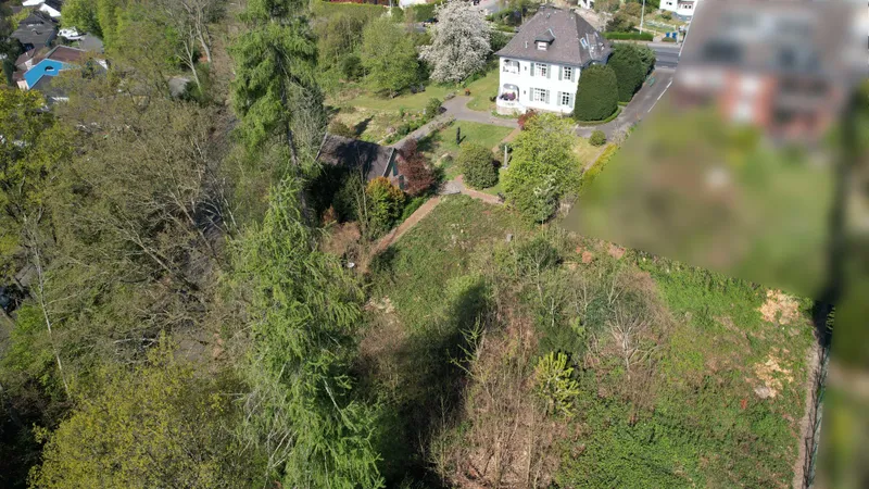 Wohnhaus & Grundstück