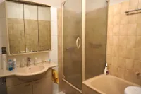 Bad (Wanne & Dusche)