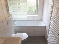 Wannenbad mit Fenster