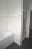 Dusche im Badezimmer