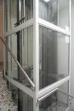 Treppenhaus mit Aufzug hoch 1